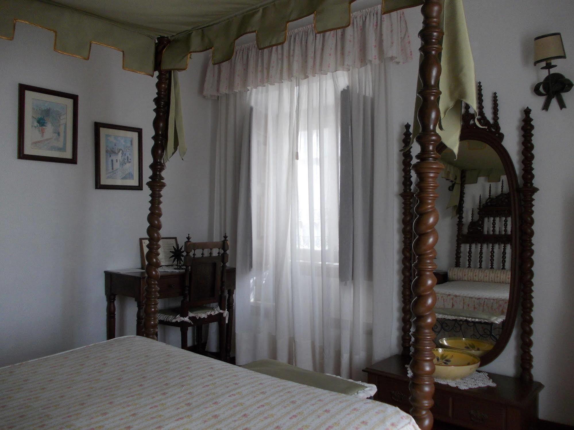 Casa De S. Thiago Do Castelo Hotel Obidos Bagian luar foto